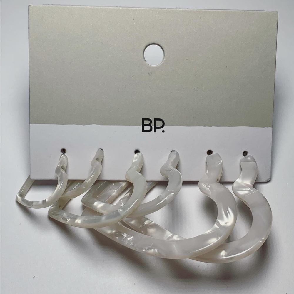 Pack of three hoop heart earrings